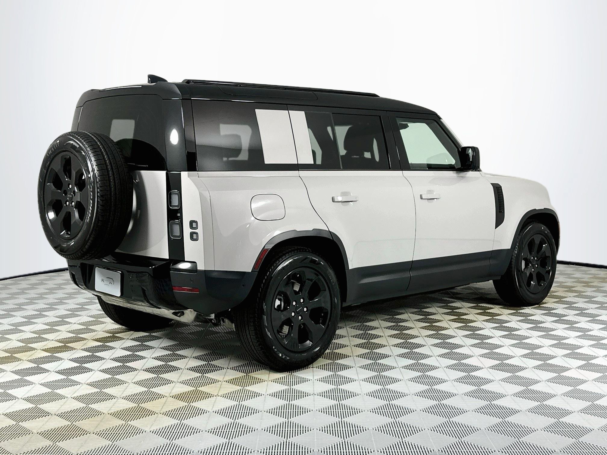 New 2026 Land Rover Defender 110 S AWD/4WD image 5