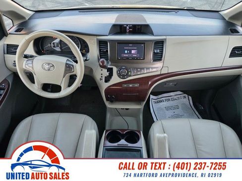 Used 2012 Toyota Sienna XLE image 17