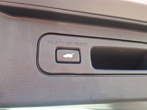 Used 2025 Honda Pilot Touring image 29