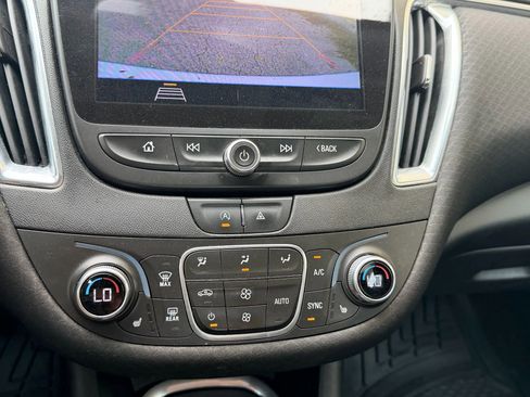Used 2020 Chevrolet Malibu LT image 9