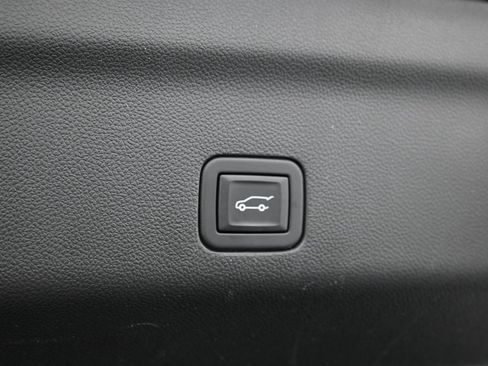 Used 2024 Chevrolet Suburban LT RWD image 36