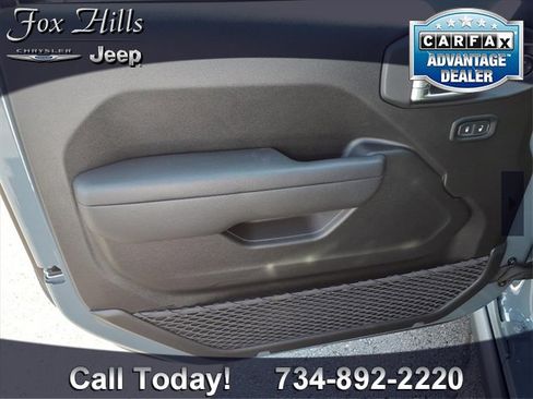 New 2025 Jeep Gladiator Willys image 13