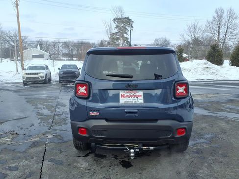 Used 2023 Jeep Renegade Latitude AWD/4WD image 4