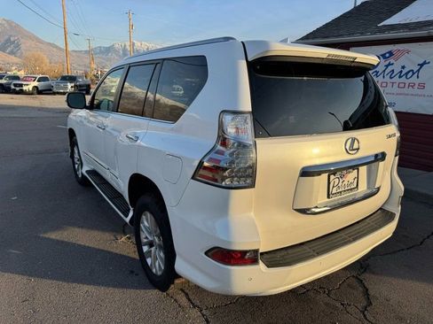 Used 2017 Lexus GX 460 image 3