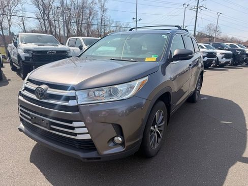Used 2018 Toyota Highlander XLE image 4