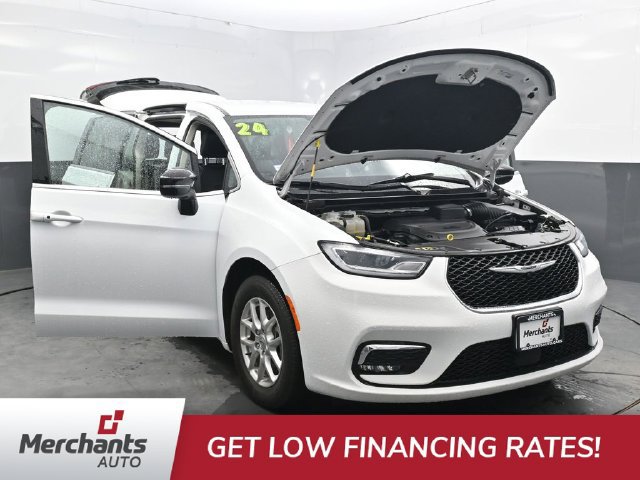 Used 2024 Chrysler Pacifica Touring-L FWD image 40