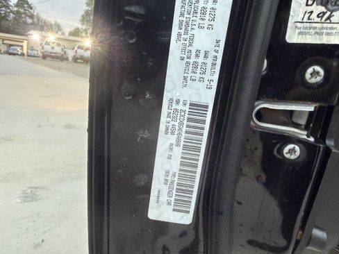 Used 2019 Dodge Charger SXT image 28