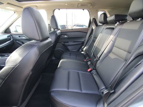 Used 2023 Nissan Rogue SV w/ SV Premium B Package image 7