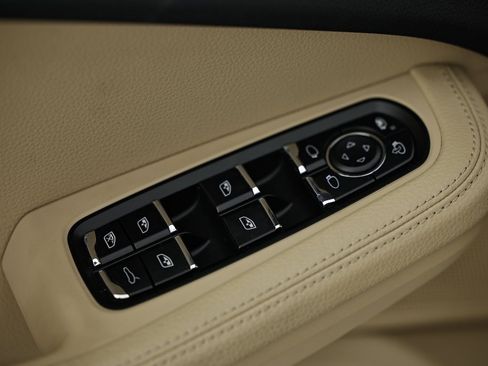 Certified 2021 Porsche Macan image 22