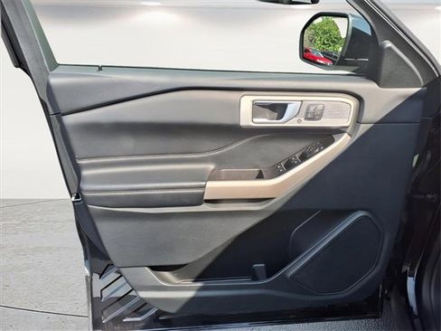 Used 2022 Ford Explorer Limited w/ Equipment Group 301A image 17