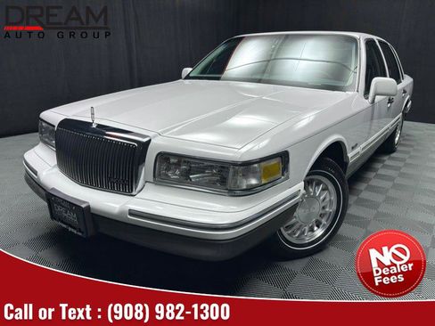 Used 1997 Lincoln Town Car Signature image 1