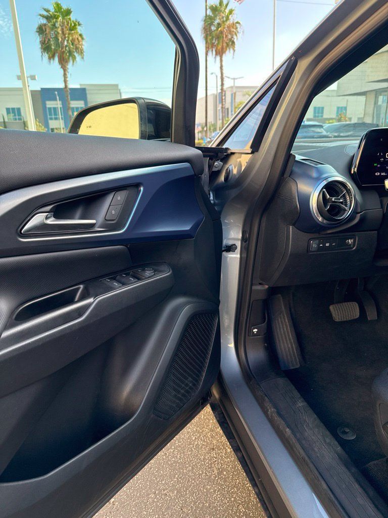 Used 2024 Chevrolet Equinox EV LT w/ LPO, Blackout Package FWD image 15