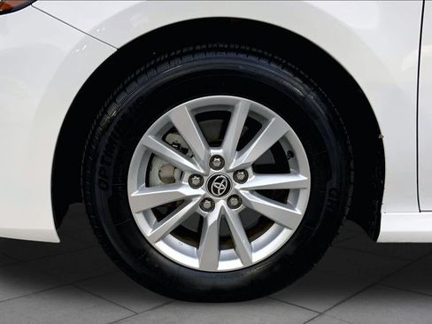 Used 2025 Toyota Camry LE FWD image 10