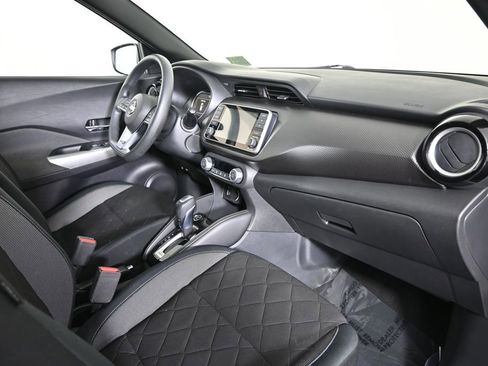 Used 2018 Nissan Kicks SV FWD image 14