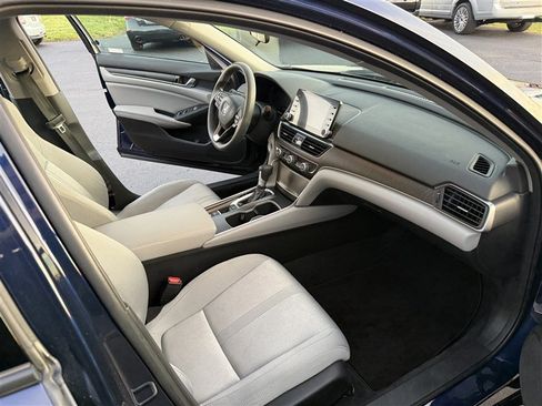 Used 2018 Honda Accord EX image 8