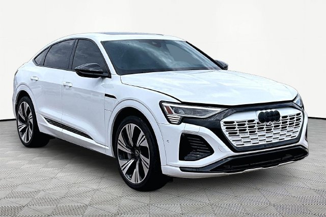 Used 2024 Audi Q8 e-tron Prestige AWD/4WD image 11