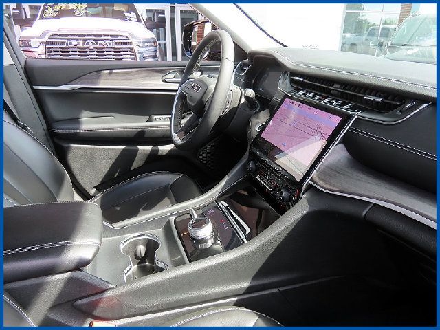 Certified 2023 Jeep Grand Cherokee Limited AWD/4WD image 8