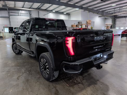 Used 2025 GMC Sierra 2500 Denali Ultimate AWD/4WD image 4