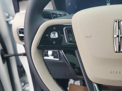 New 2026 Lincoln Corsair Premiere image 17