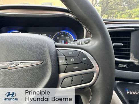 Used 2022 Chrysler Voyager LX FWD image 21