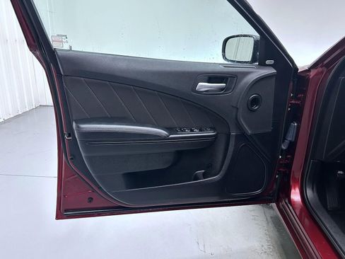 Used 2023 Dodge Charger SXT w/ Blacktop Package image 9