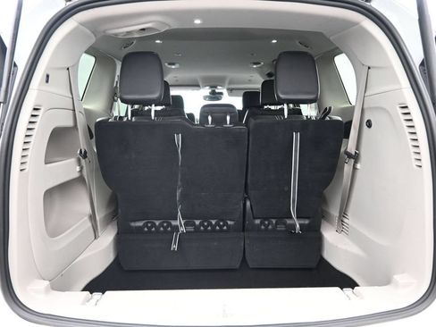 Used 2023 Chrysler Pacifica Touring-L FWD image 28