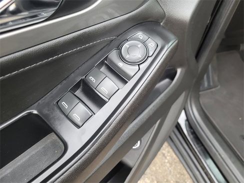 Used 2023 Chevrolet Traverse LT image 22