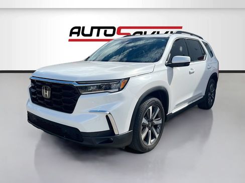 Used 2024 Honda Pilot Touring image 3