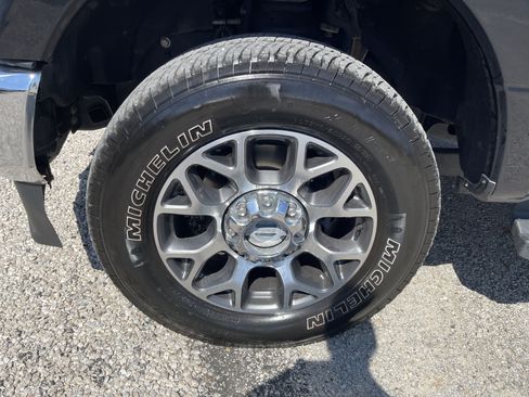 Used 2022 Ford F250 Lariat w/ Lariat Ultimate Package AWD/4WD image 11