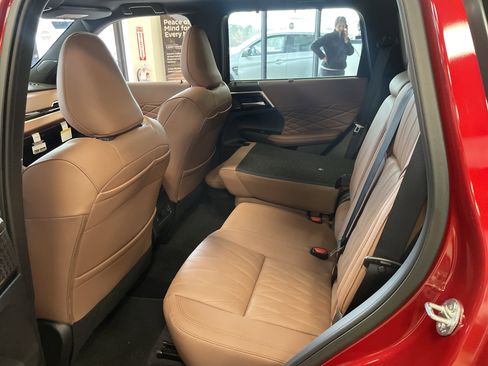 New 2025 Mitsubishi Outlander AWD image 10