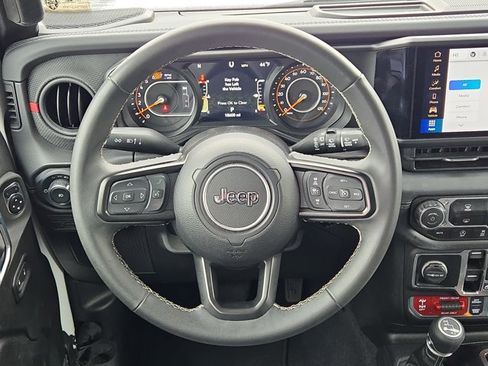 Used 2025 Jeep Wrangler Unlimited Rubicon image 17