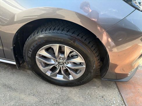 Used 2021 Toyota Sienna XLE FWD image 20