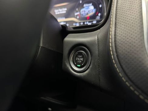 Used 2024 GMC Yukon SLT w/ SLT Luxury Package image 25