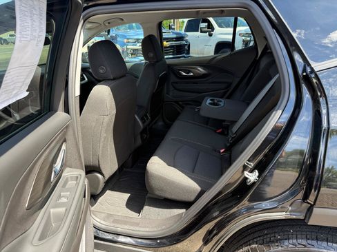 Used 2024 GMC Terrain SLE w/ Driver Convenience Package FWD image 14