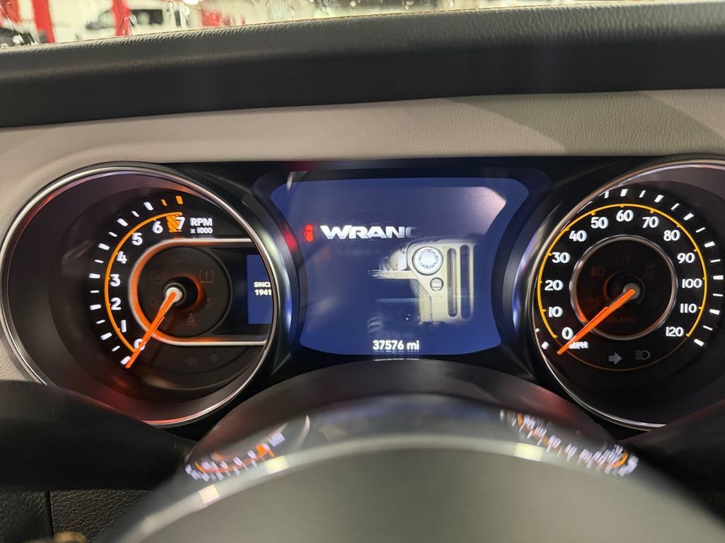 Used 2022 Jeep Wrangler Unlimited Sahara AWD/4WD image 35