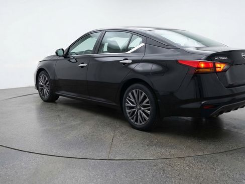 Used 2025 Nissan Altima 2.5 SV FWD image 6