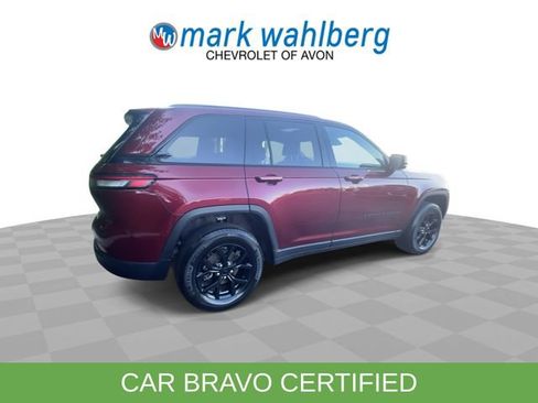 Used 2024 Jeep Grand Cherokee Altitude AWD/4WD image 8