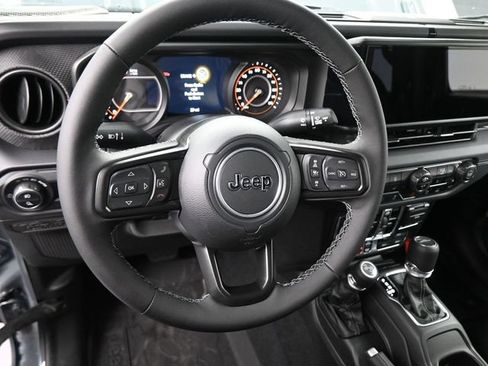 Used 2025 Jeep Gladiator Rubicon AWD/4WD image 29
