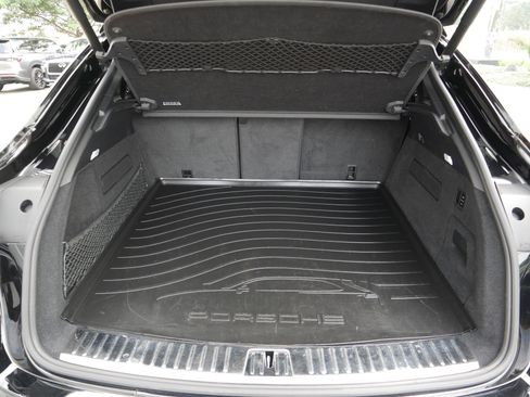 Used 2020 Porsche Cayenne Turbo S image 18