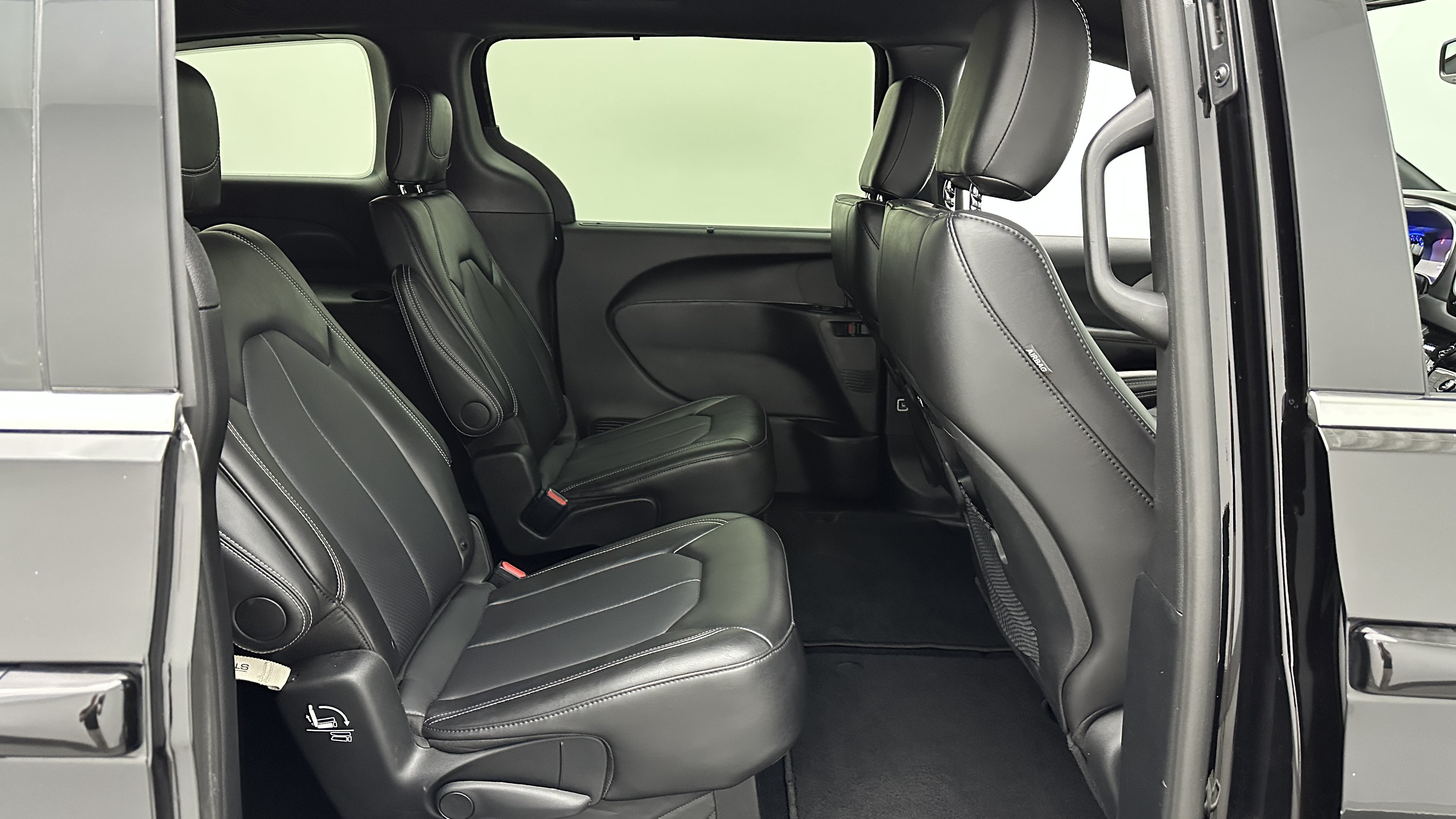 Used 2025 Chrysler Pacifica Select FWD image 34