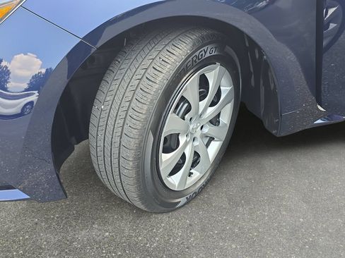 Used 2025 Toyota Corolla LE FWD image 30