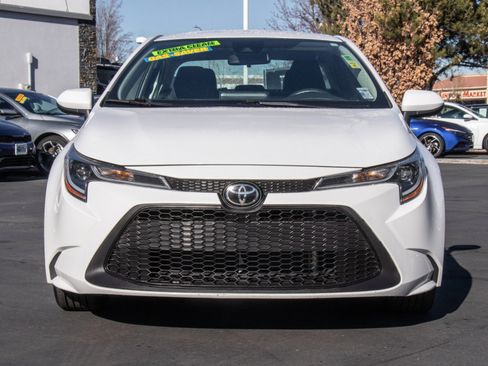 Used 2022 Toyota Corolla LE image 2