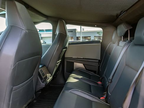 Used 2024 Tesla Cybertruck AWD Crew Cab image 27