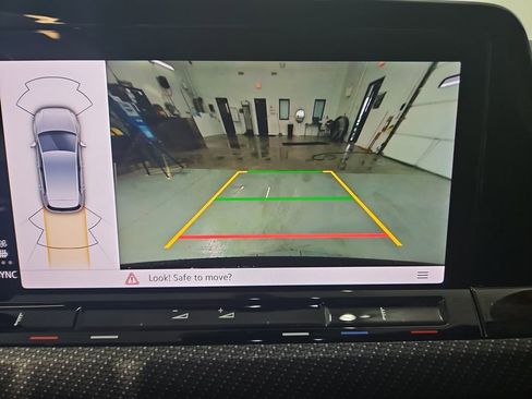 Used 2024 Volkswagen Golf R image 20