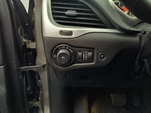 Used 2016 Jeep Cherokee Trailhawk w/ Comfort/Convenience Group AWD/4WD image 27
