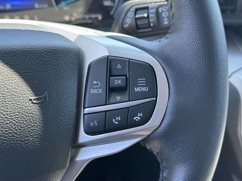 Used 2023 Ford Explorer XLT AWD/4WD image 36