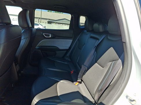 Used 2024 Jeep Compass Latitude AWD/4WD image 20