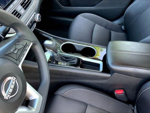 Used 2024 Nissan Altima 2.5 SV image 13