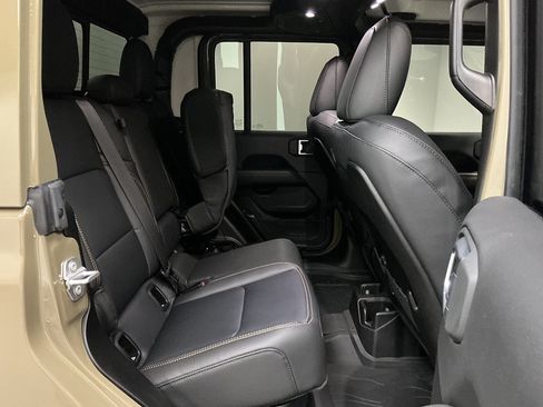 Used 2025 Jeep Gladiator Sport AWD/4WD image 33