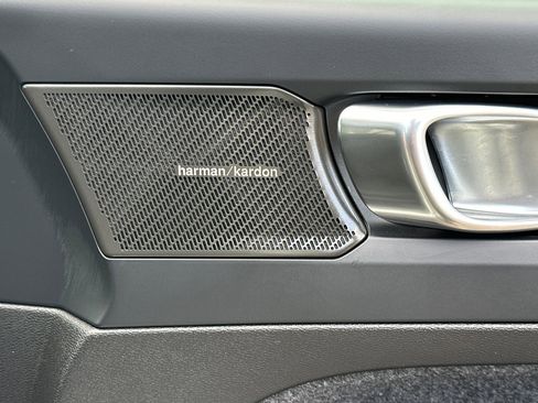 Certified 2023 Volvo XC40 Recharge Ultimate w/ Protection Package Premier image 21